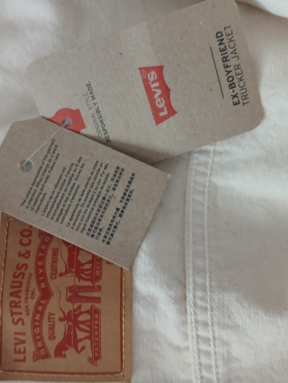 Levi’s Ex-Boyfriend Denim Trucker Jacket NWT - Picture 5 of 9